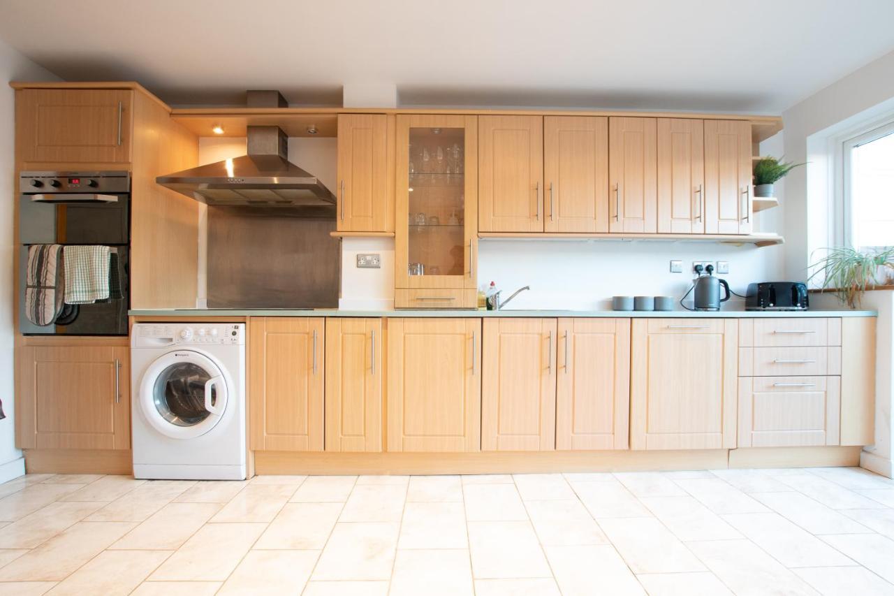 Best Price! Large Home For 4 - Smart Tv - Comfy Beds - Garden - 4 Single Beds Or 2 Doubles! Portsmouth Exterior foto