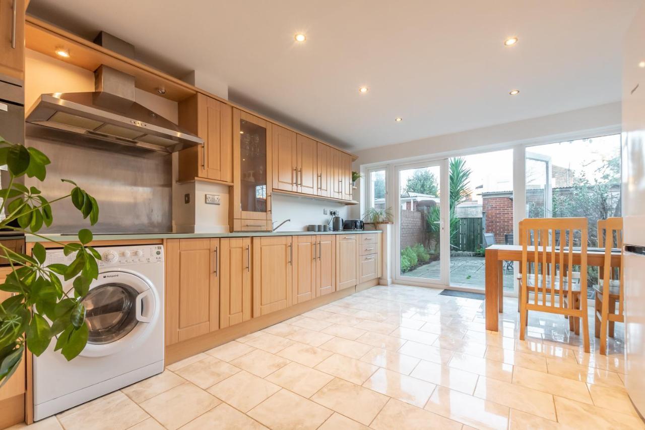 Best Price! Large Home For 4 - Smart Tv - Comfy Beds - Garden - 4 Single Beds Or 2 Doubles! Portsmouth Exterior foto